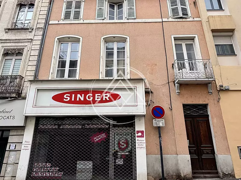 Immeuble, 241 m²
