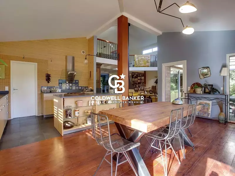 Maison, 240 m²