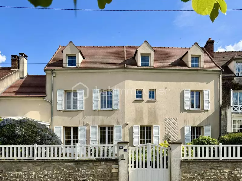 Maison, 210 m²