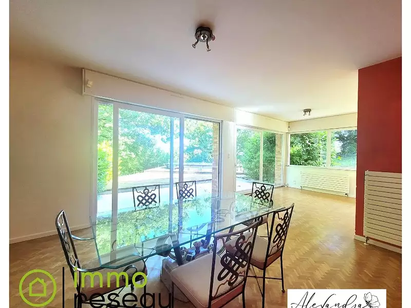 Maison, 240 m²