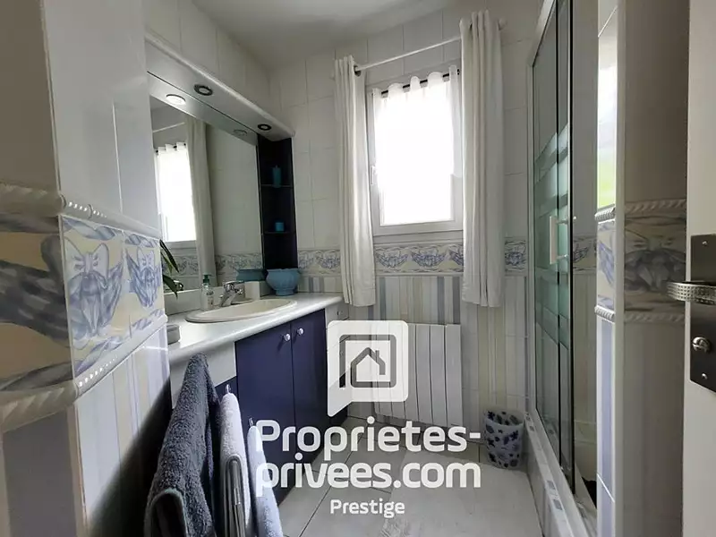 Maison, 196 m²