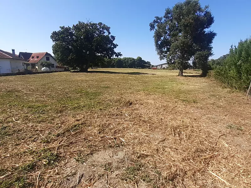 Terrain, 2 200 m²