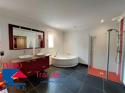 Maison, 235 m²