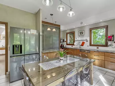 Maison, 240 m²