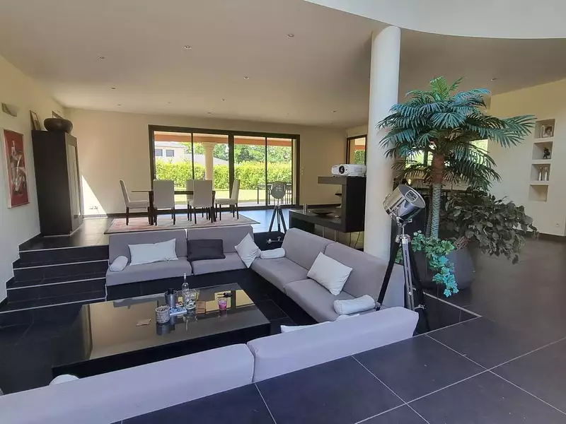 Maison, 255 m²