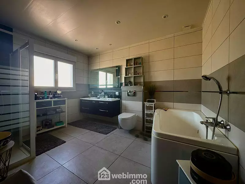 Maison, 166 m²