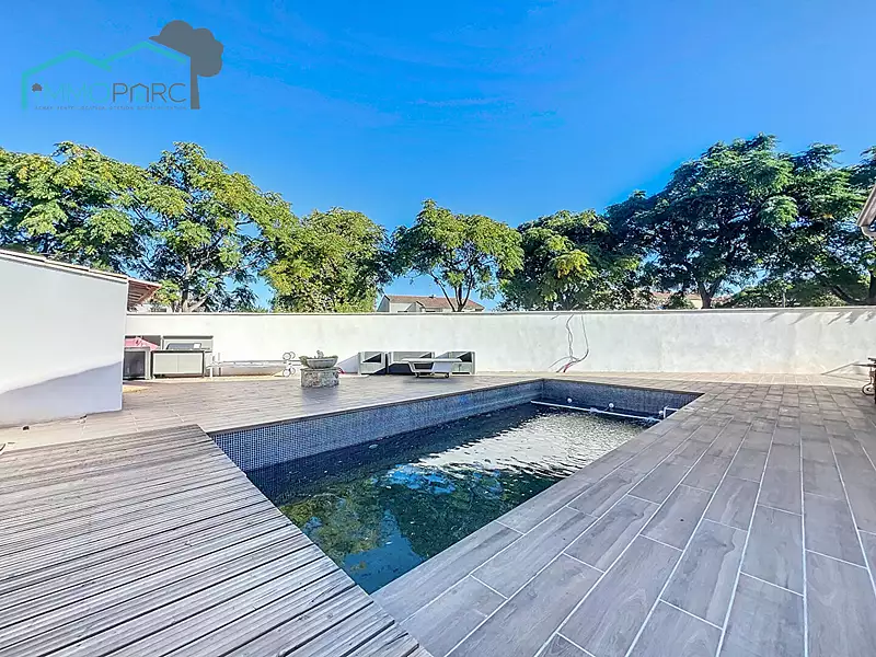 Maison, 225 m²