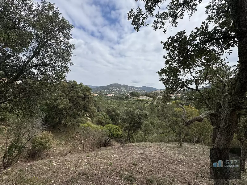 Terrain, 2 070 m²