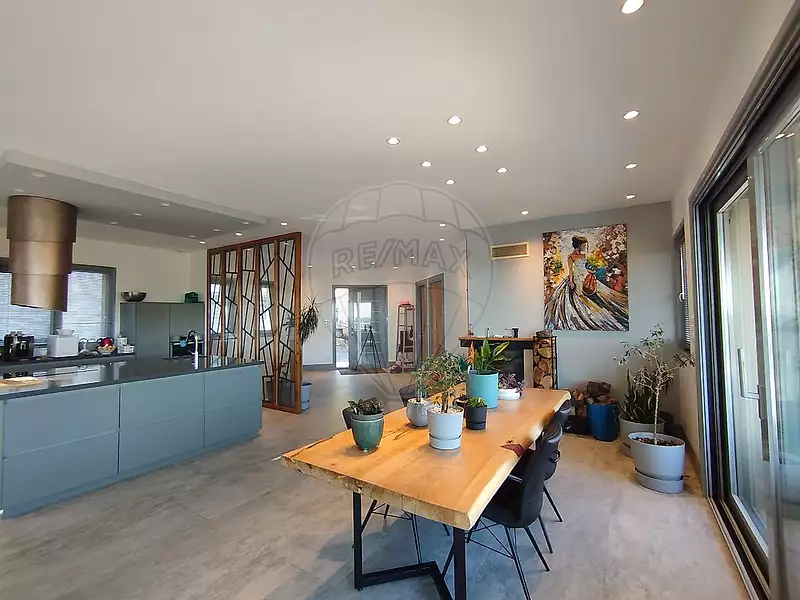 Maison, 225 m²