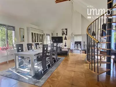 Maison, 242 m²
