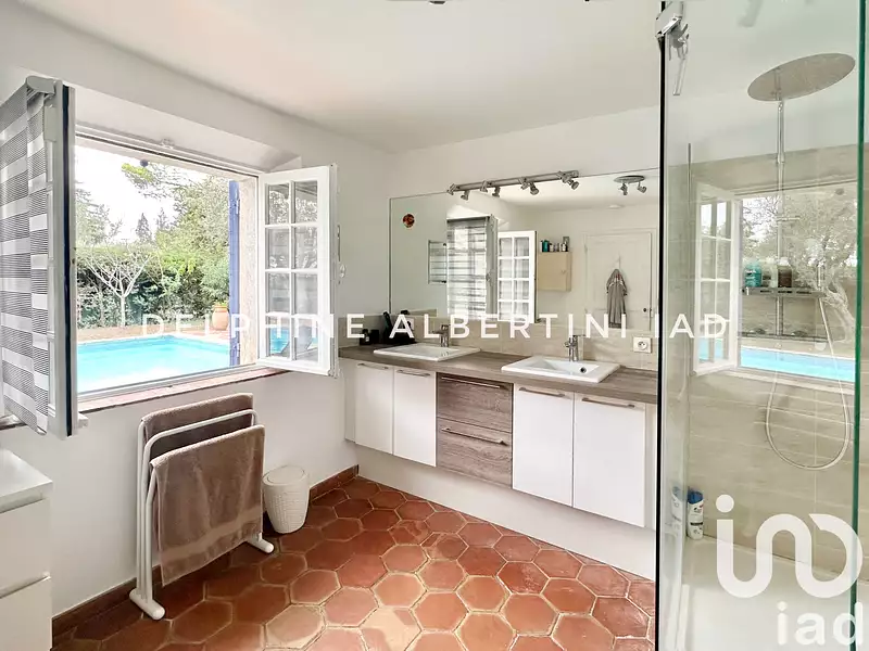 Maison, 245 m²
