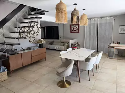 Maison, 280 m²