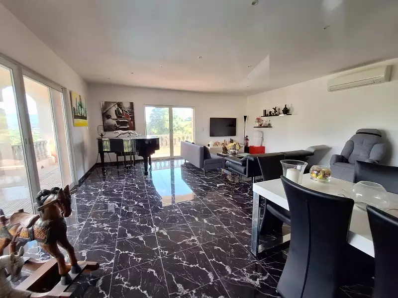 Maison, 210 m²