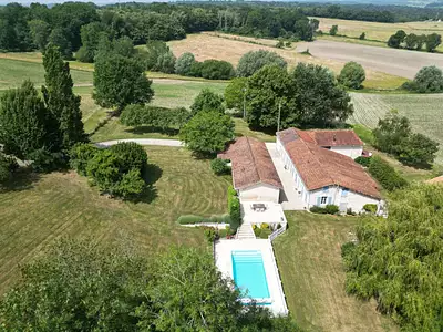 Maison, 225 m²