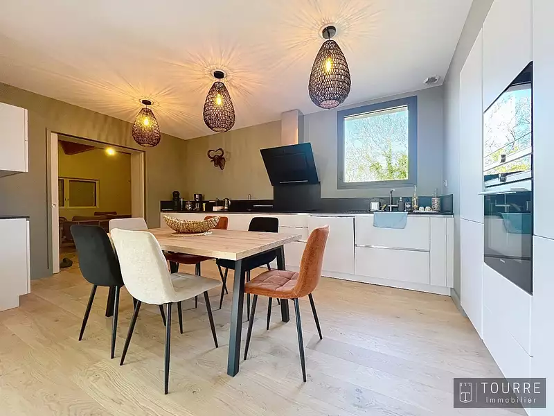 Maison, 240 m²
