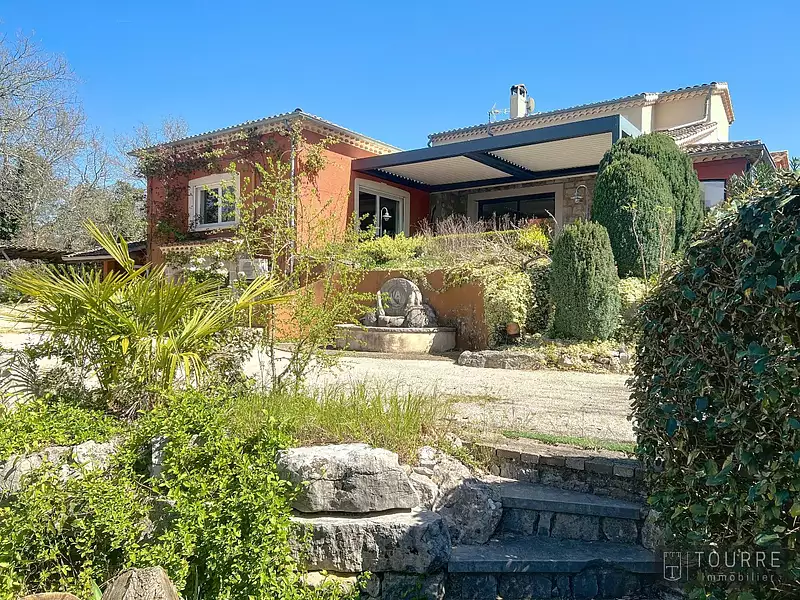 Maison, 240 m²