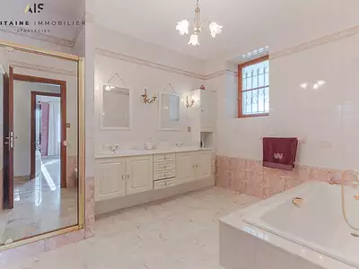 Maison, 385 m²