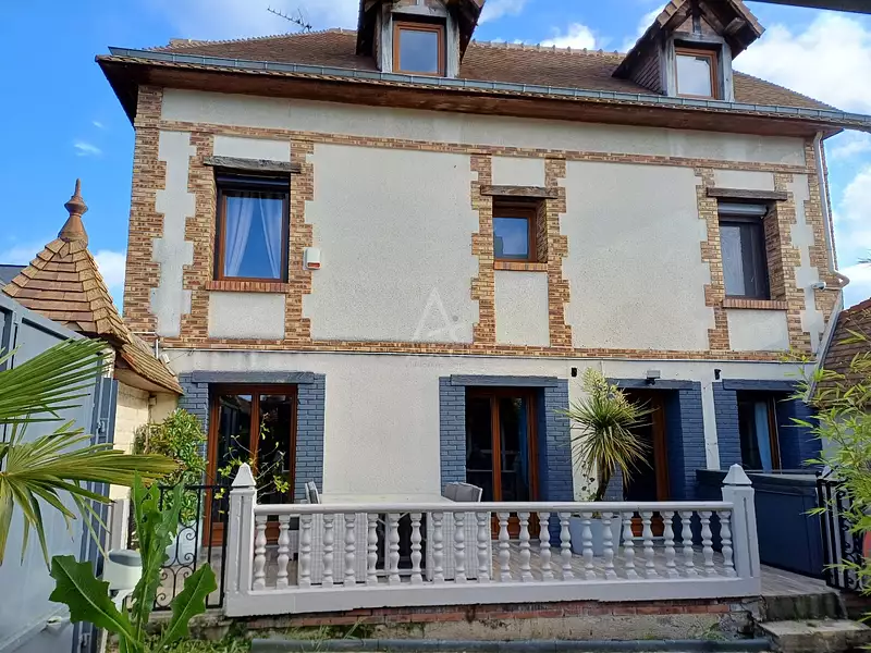 Maison, 166 m²