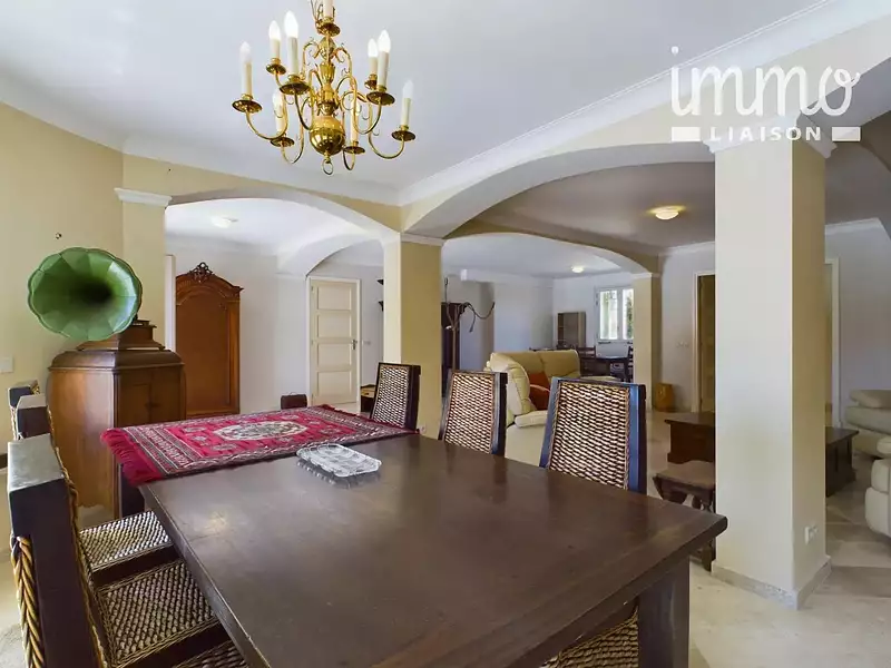 Maison, 230 m²