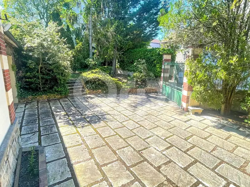 Maison, 230 m²