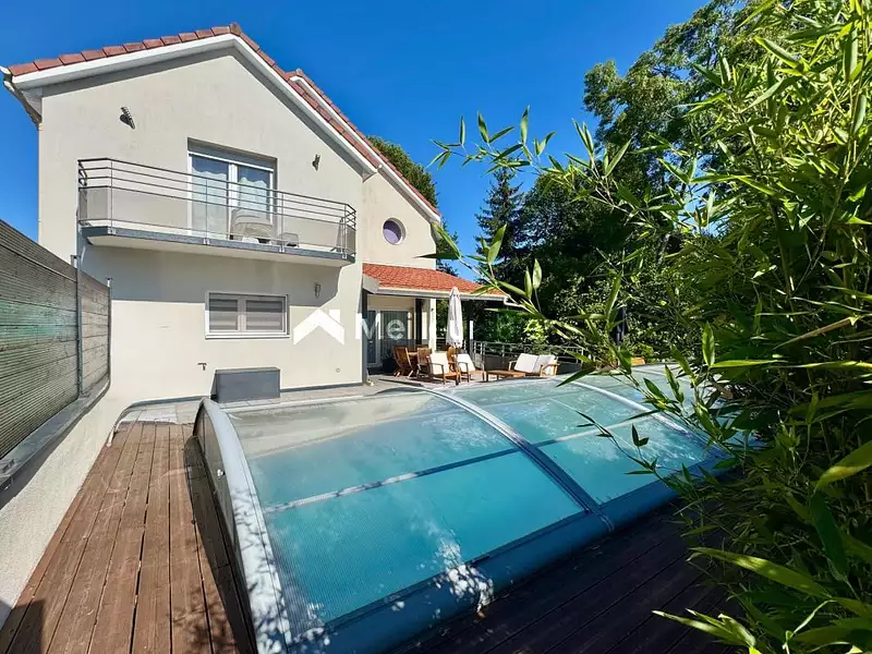 Maison, 255 m²