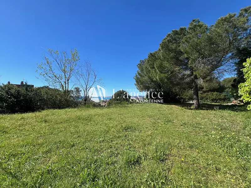 Terrain, 714 m²