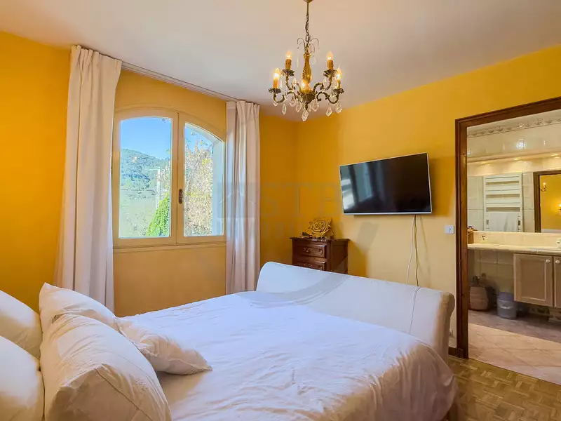 Maison, 166 m²