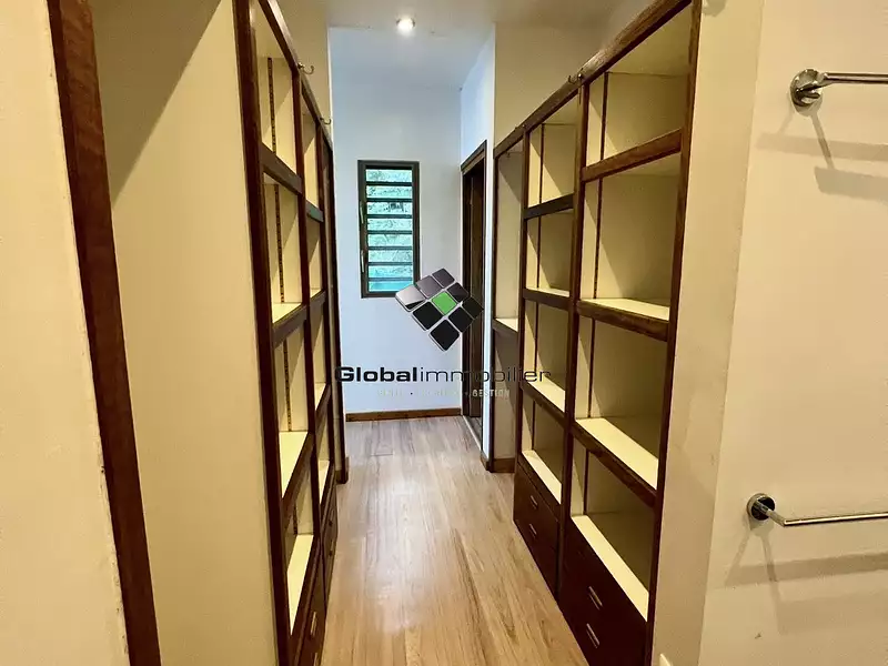 Maison, 250 m²