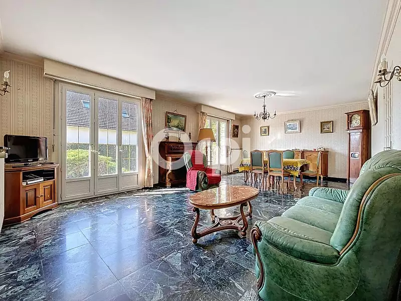 Maison, 221 m²
