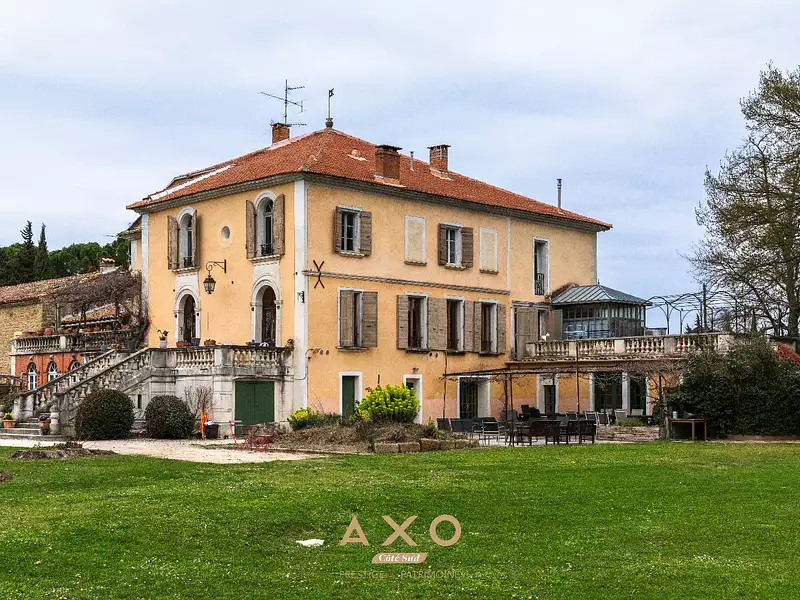 Maison, 1 020 m²