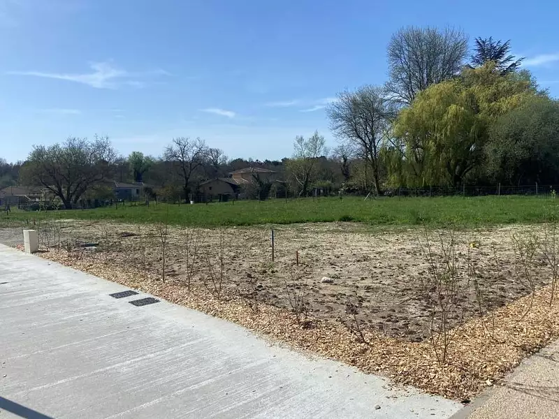 Terrain à bâtir, 606 m²