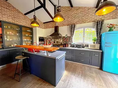 Maison, 250 m²