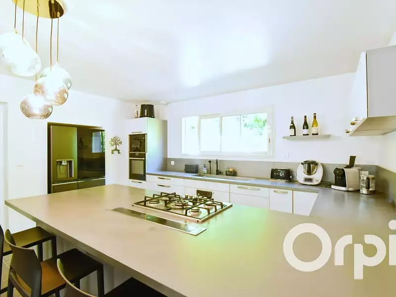 Maison, 220 m²
