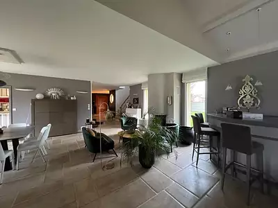 Maison, 239 m²