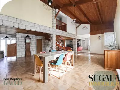 Maison, 275 m²