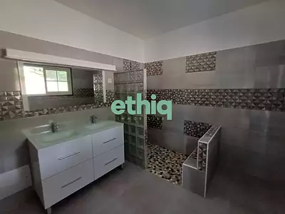 Maison, 225 m²