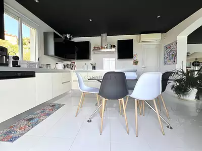 Maison, 243 m²