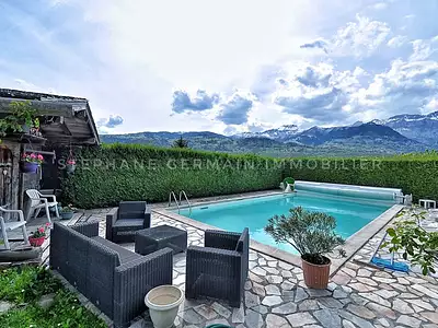 Maison, 225 m²