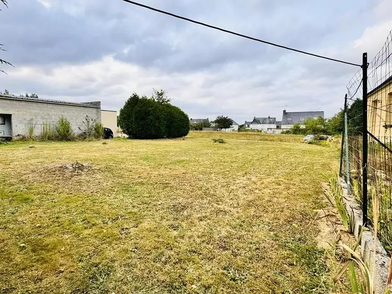 Terrain, 703 m²
