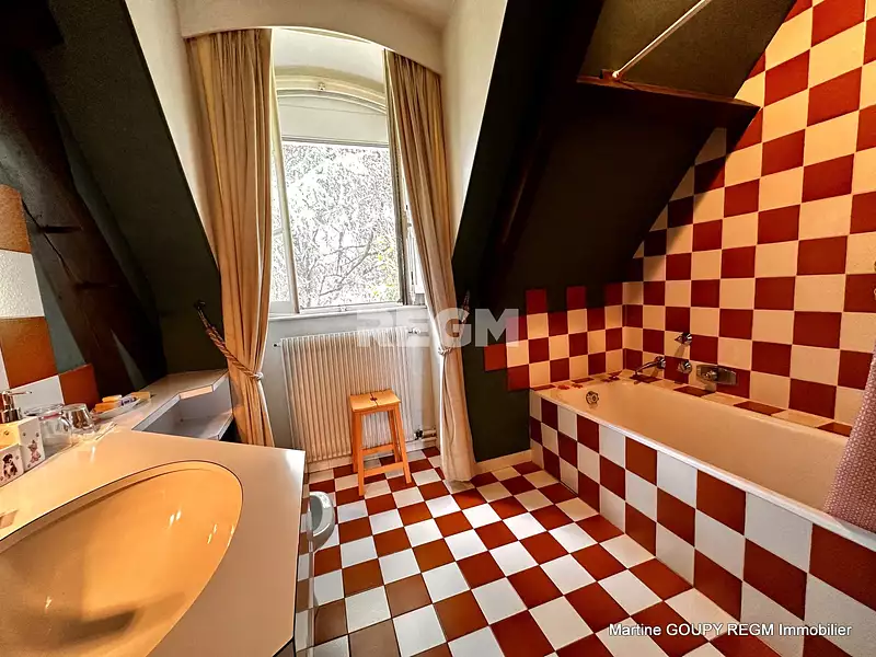 Maison, 250 m²