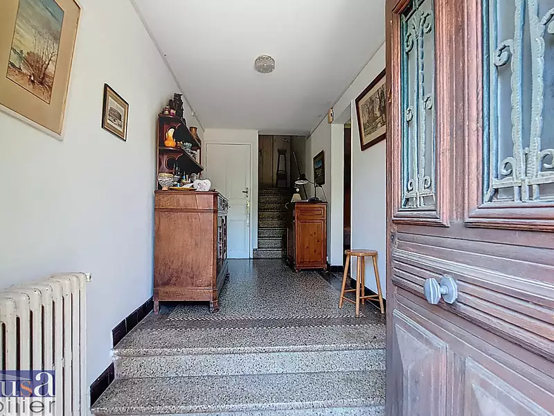 Maison, 2 049 m²