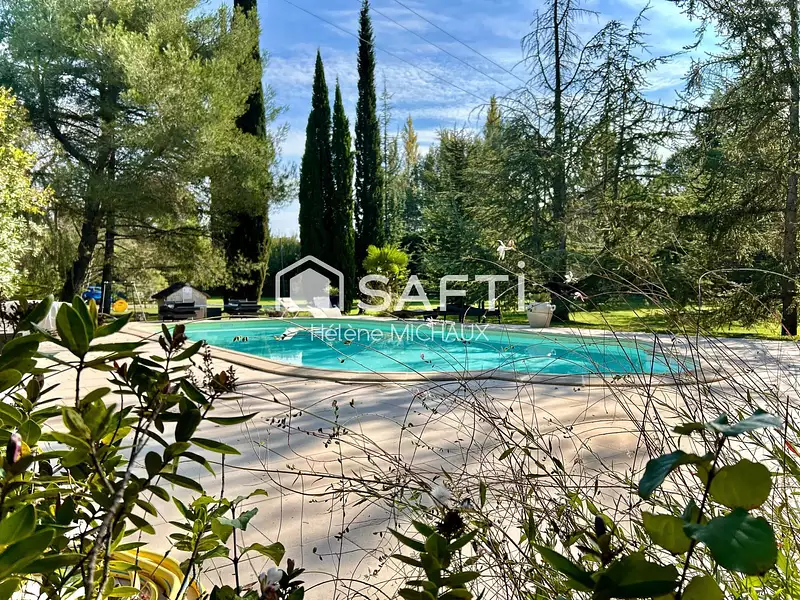 Maison, 632 m²