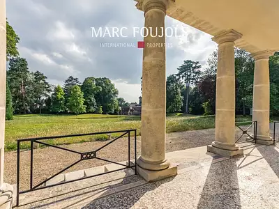 Maison, 1 200 m²