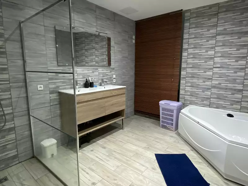 Maison, 200 m²