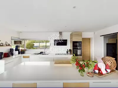 Maison, 325 m²