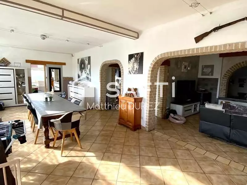 Maison, 210 m²