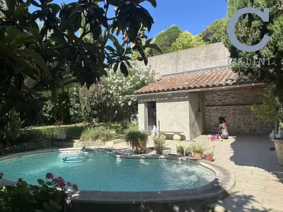 Maison, 225 m²