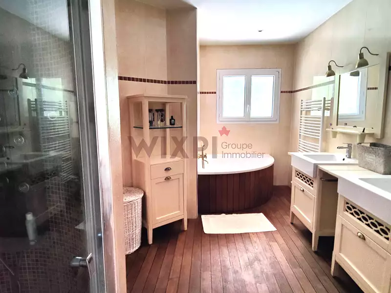 Maison, 243,78 m²