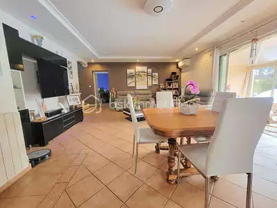 Maison, 240 m²