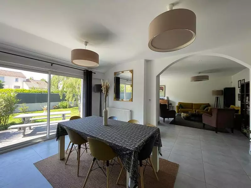 Maison, 168 m²